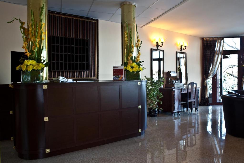 Hotel Shuma Dąbrowa Górnicza Exteriér fotografie